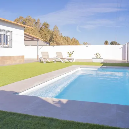 Con Barbacoa Y Piscina Familias. Conil De La Frontera