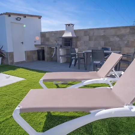 Con Barbacoa Y Piscina Familias. Holiday home
